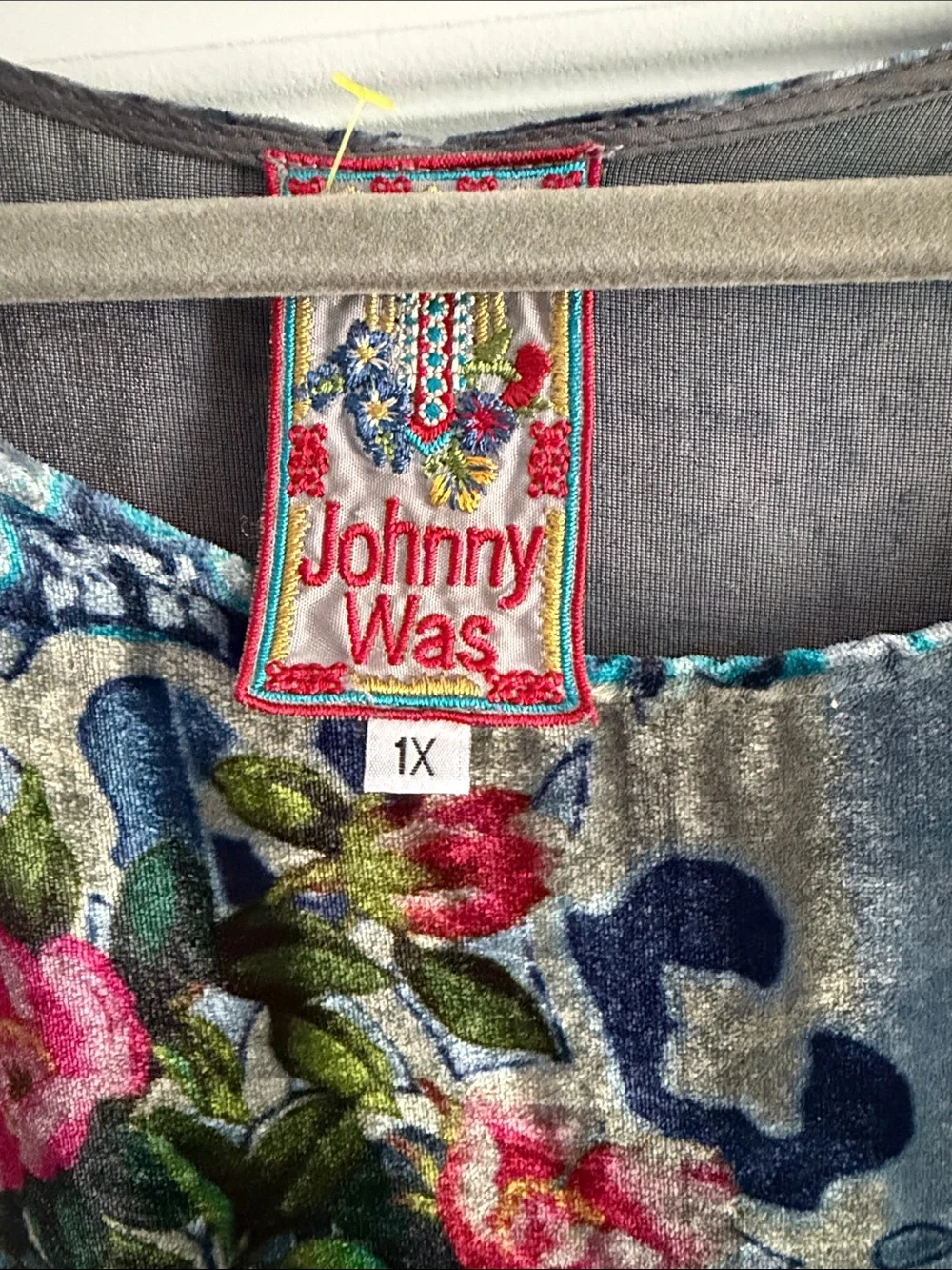 Johnny Was Velvet Floral Pattern Scoop Neck Top tunic  - Multicolor 1X - Picture 2 of 5